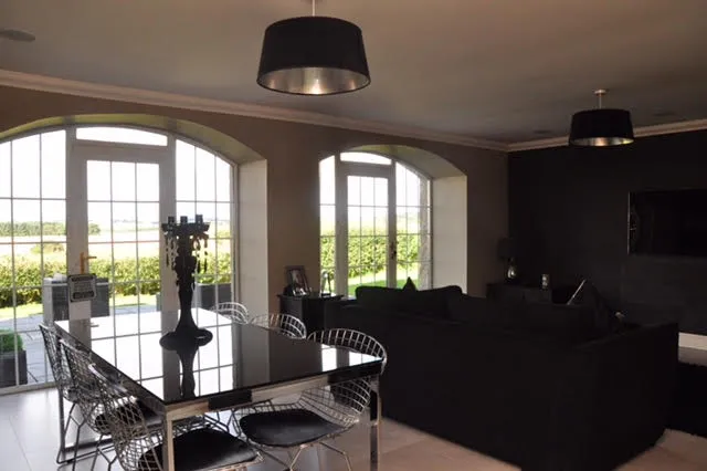 Living room freshly painted and decorated by GL Decorating in Edinburgh